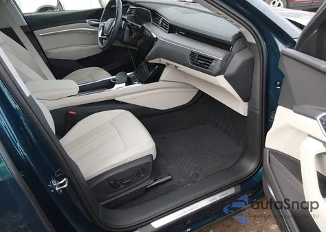 2022 Audi E-Tron Premium Plus Quattro из США, поврежденный, VIN WA1LAAGE3NB022128